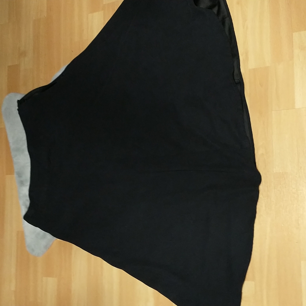 Velvety microsuede material black skirt